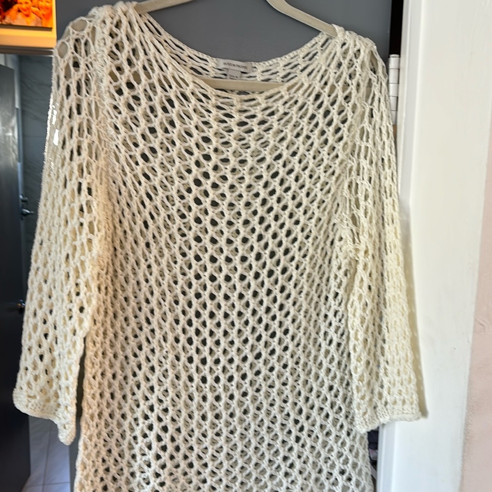 Boston Proper sz M crocheted 3/4 length sleeve pullover top